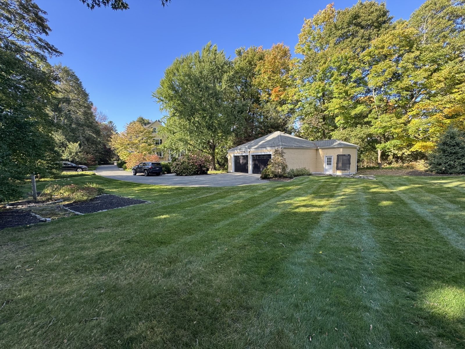 Mowing stripes after a weekly visit